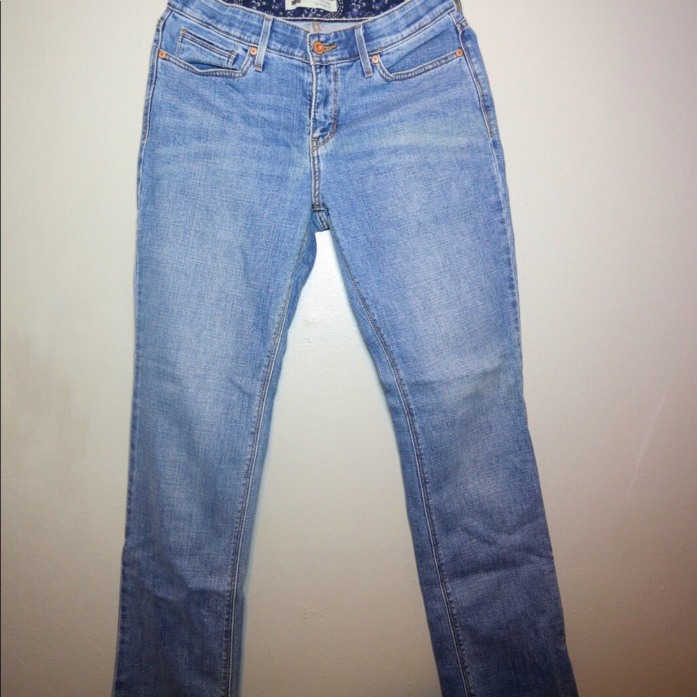 Women’s Levi jeans